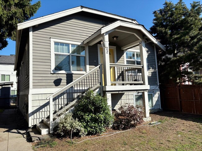 Building Photo - LIM DUPLEX
