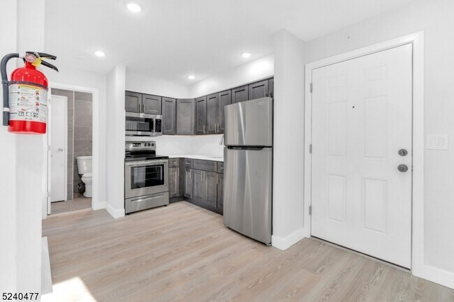 Foto del edificio - 557 S Broad St