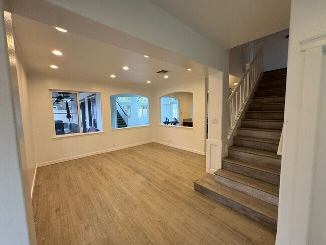 Foto del edificio - Spacious 7-bedroom, 4-bath single-family residence in Ewa Beach