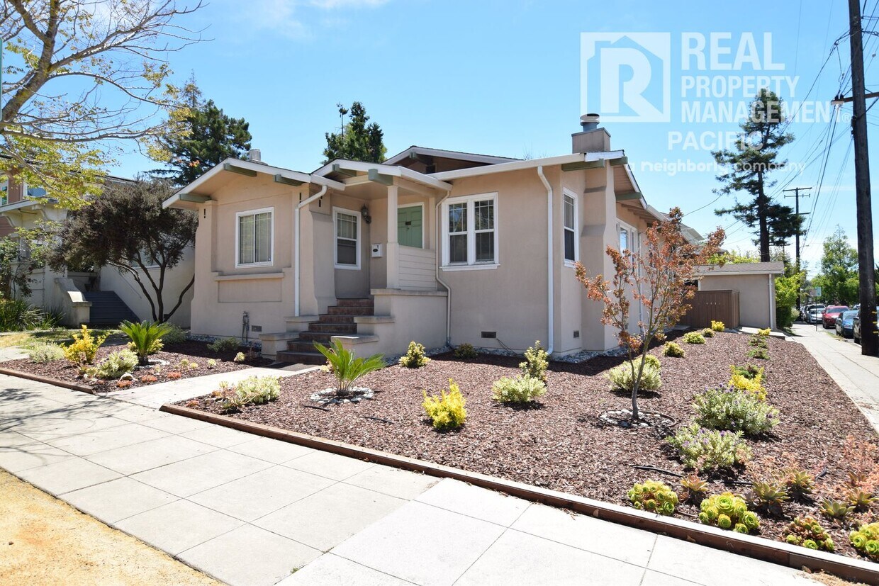 Primary Photo - Whole House for Rent - 4 bed - 2 bath
