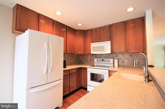 Foto del edificio - 110 Heath Ct