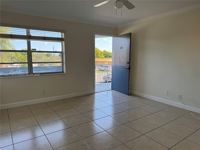Foto del edificio - 11195 SW 1st St