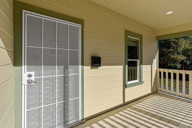 Building Photo - Welcoming 3-Bedroom, 1-Bath Single-Family Home