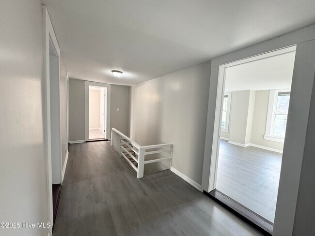 Foto del edificio - 213 E Gale St