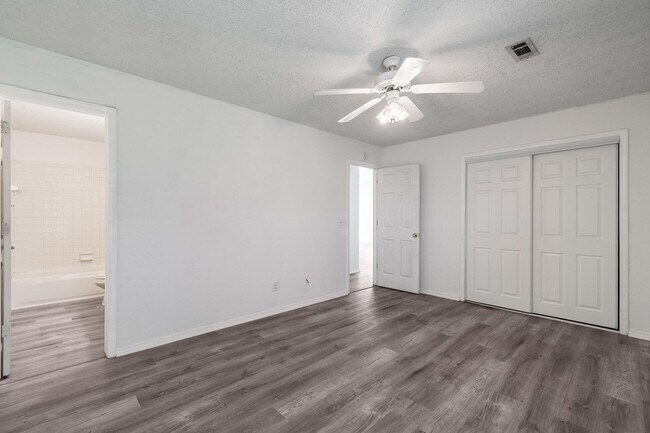Foto del edificio - Spacious duplex in Fayetteville!