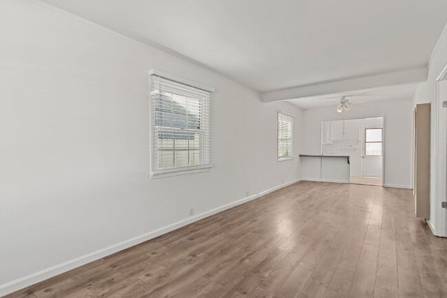 Building Photo - Renovated Upstairs 1-Bedroom with Private ...