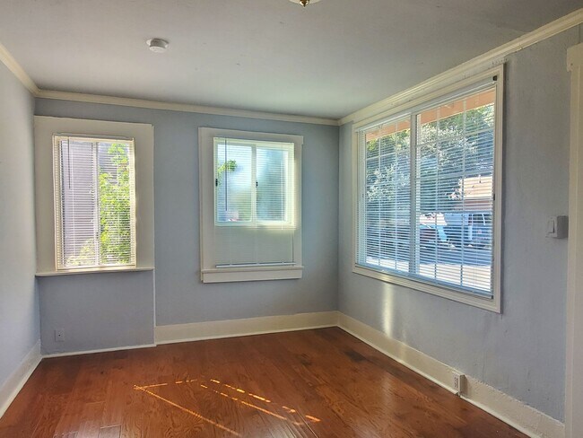 Foto del edificio - 324-342 S Buena Vista Ave