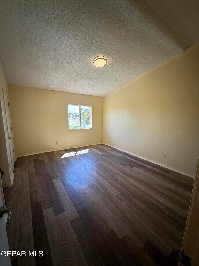Foto del edificio - 3633 Waterspring Way