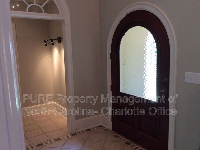 Foto del edificio - 236 Towill Pl