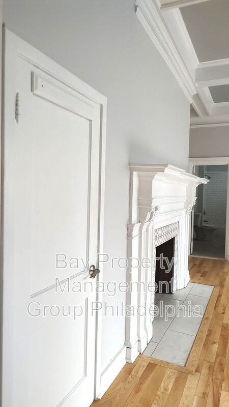 Building Photo - 1023 Spruce St