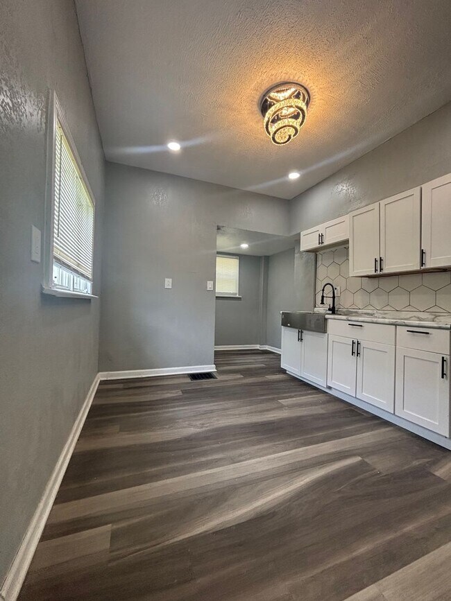 Foto del edificio - 13721 Beachwood Ave