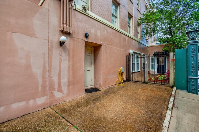 Building Photo - 7530 Saint Charles Ave