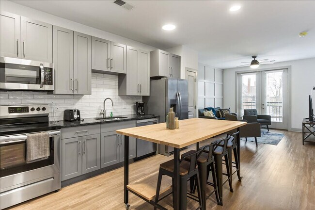 Foto del edificio - 2039 Woodburn Ave