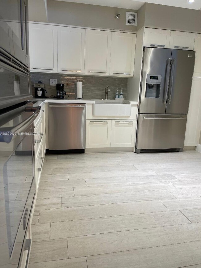 Foto del edificio - 3500 Mystic Pointe Dr