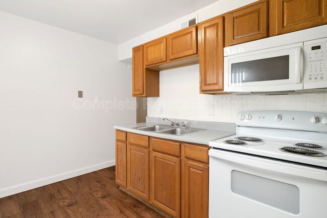 Building Photo - 16 Adeline Ct