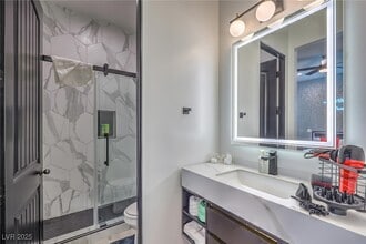 Building Photo - 282 E Maulding Ave