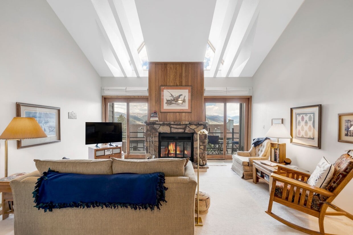 Primary Photo - WINTER RENTAL-Buffalo Village-2 Bedroom Pl...