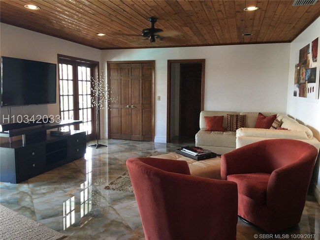 Foto del edificio - 2740 NE 47th St