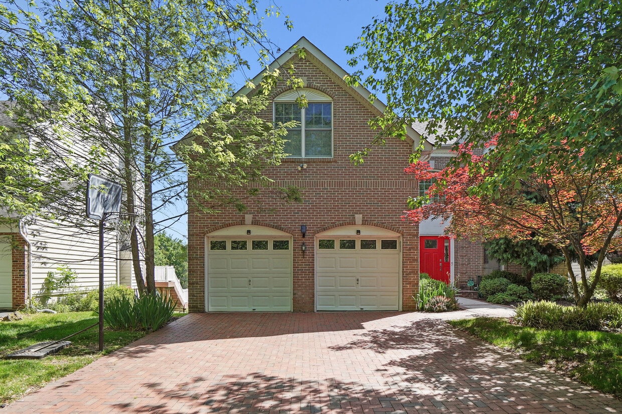 Primary Photo - 3 Aberdeen Pl