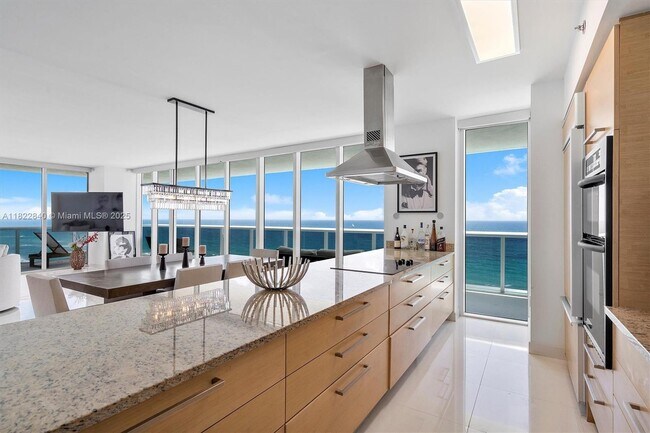 Building Photo - 1830 S Ocean Dr