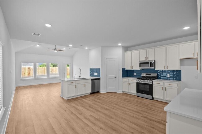 Building Photo - 31915 Splendor Dr