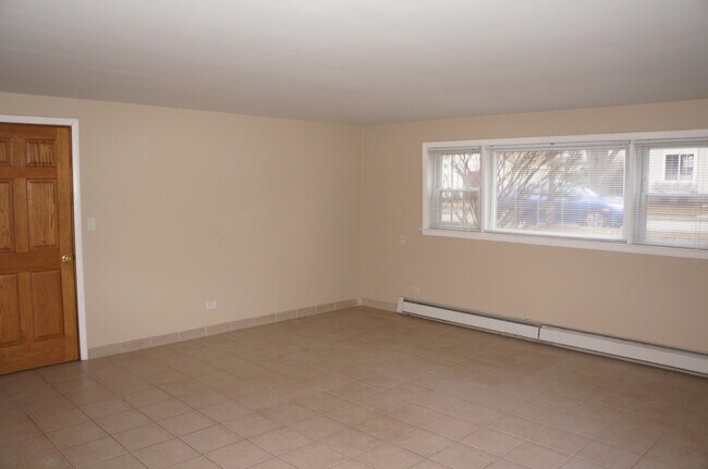 Building Photo - 117 E Grove St