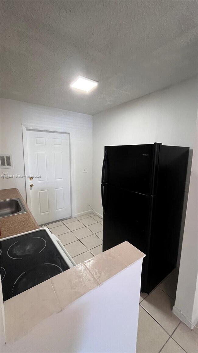 Foto del edificio - 850 E Commercial Blvd