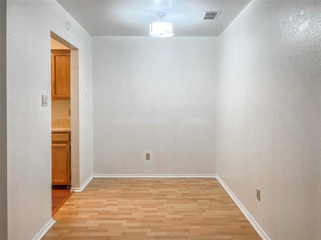 Building Photo - 924 S Ave B