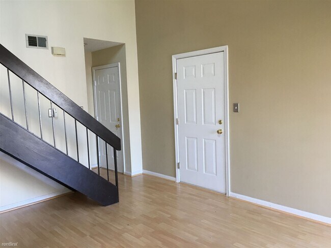 Building Photo - 1 br, 1 bath Condo - 14009 Briston St Apt C