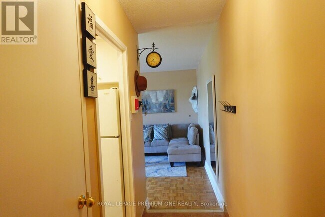 Building Photo - 3065 Queen Frederica Dr