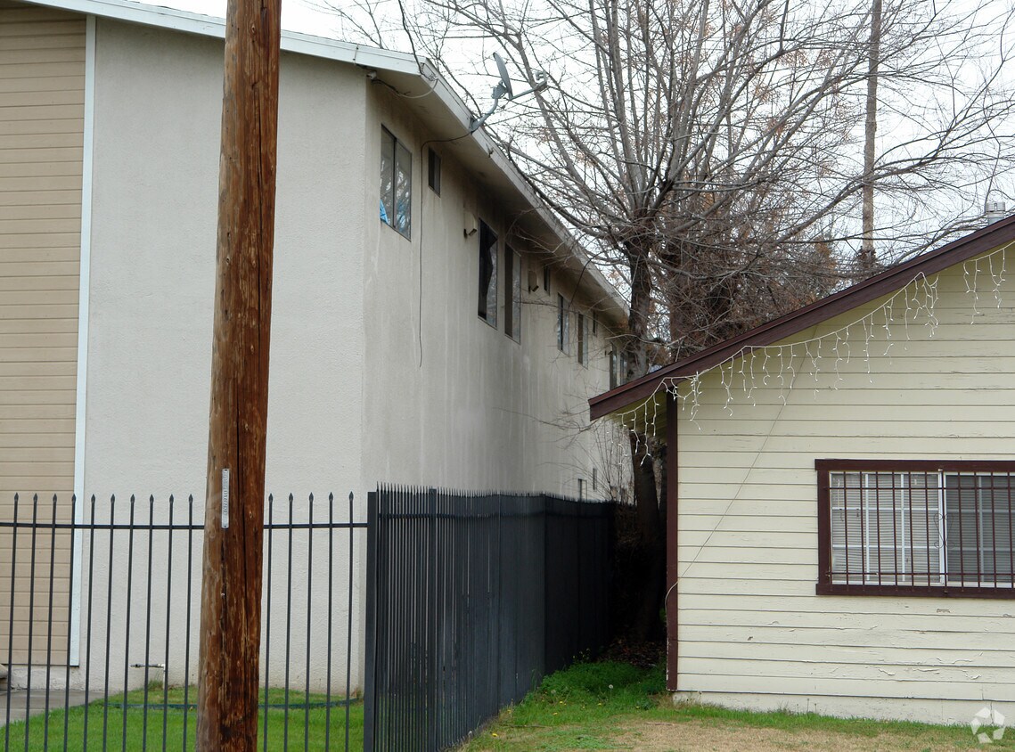 Building Photo - 1479 N Lugo Ave