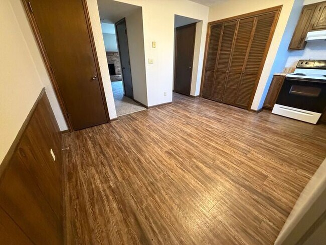 Foto del edificio - Townhome with a Bedroom Balcony Overlooking Lake Tapawingo