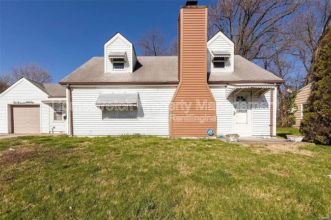 Building Photo - 10051 Royal Dr