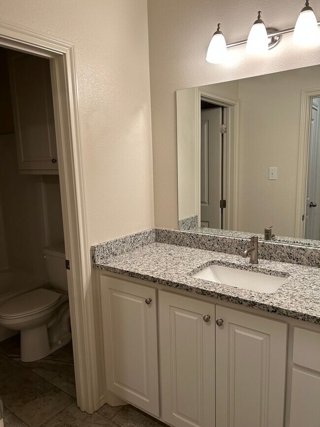 Foto del edificio - 9603 Iola Ave