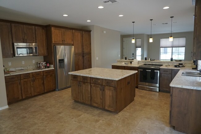 Upgraded Cabinets - 3333 W Twain Ct