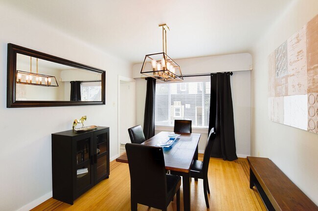 Photo du bâtiment - 438 21st Av W