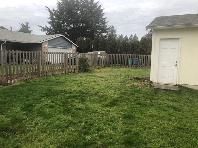 Building Photo - Lisa Johnson Duplex (LJ)