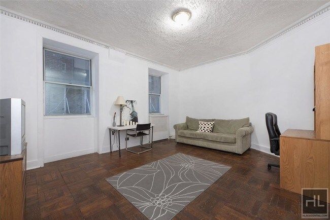 Foto del edificio - 440 Riverside Dr