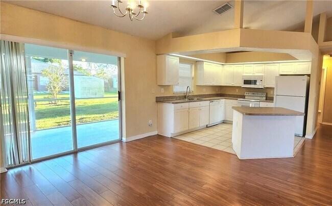 Foto del edificio - 1302 SW 11th St