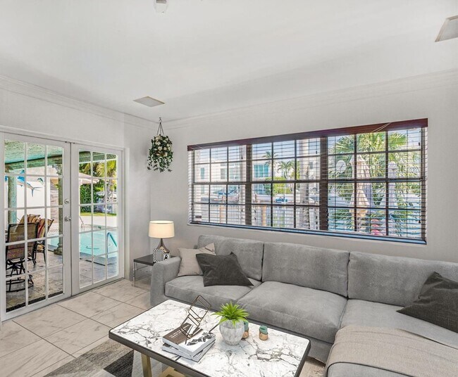 Foto del edificio - 3241 NE 165th St