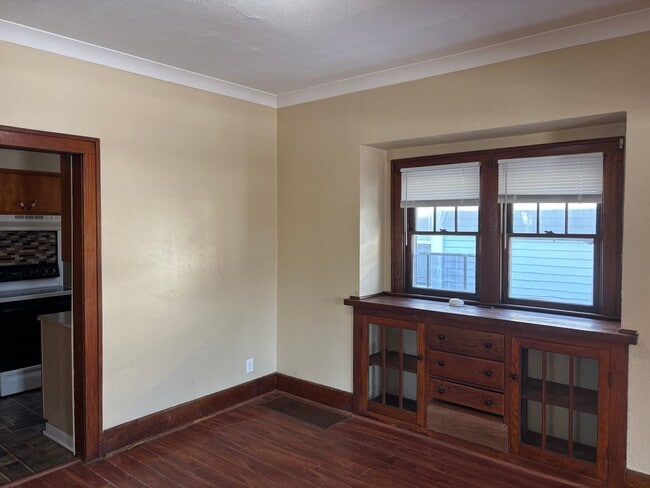 Building Photo - 3 Bedroom House