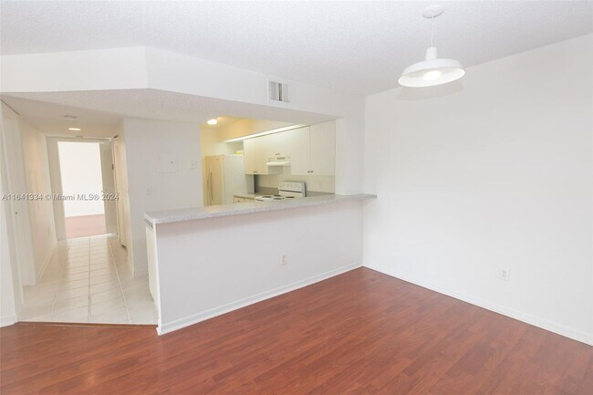 Foto del edificio - 18870 NW 57th Ave
