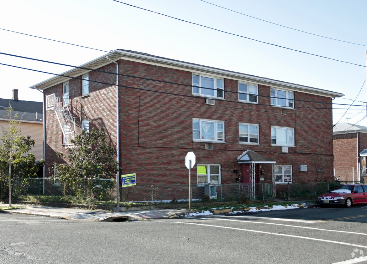Primary Photo - 406 Spencer St