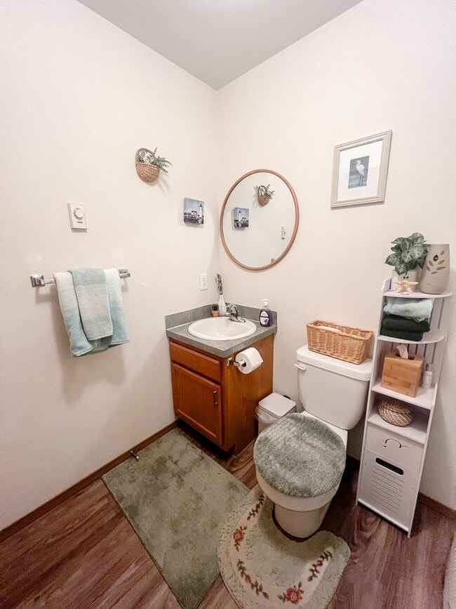 Foto del edificio - 3BD/2.75BA Duplex. Pet Friendly!