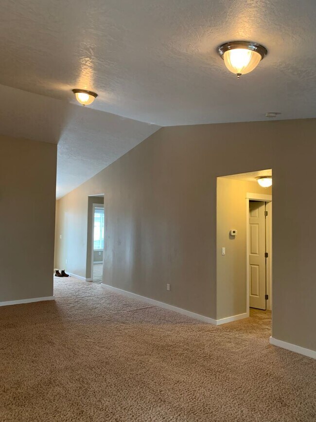 Building Photo - 3 bedroom ~ 2 bath home in SE Albany