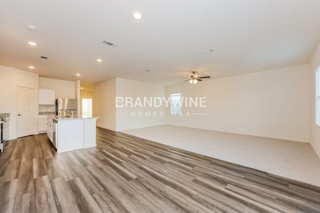 Building Photo - 8336 Sniptoe Dr