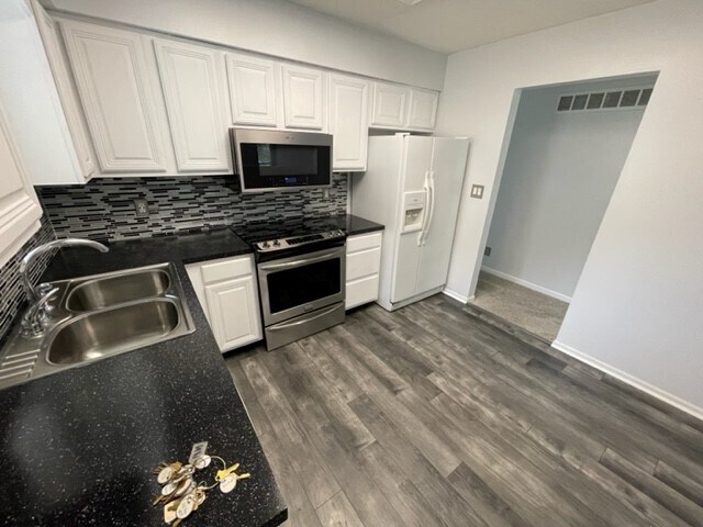 Kitchen - 5111 S 80th St