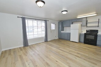 Building Photo - 816 S Washington Ave