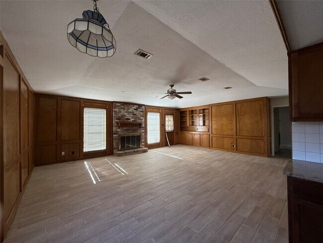 Foto del edificio - 5506 Forest Timbers Dr