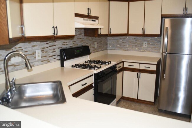 Foto del edificio - 14380 Gringsby Ct